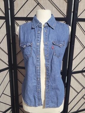 Levi's Sleeveless Denim Button-Front Shirt - Light Blue